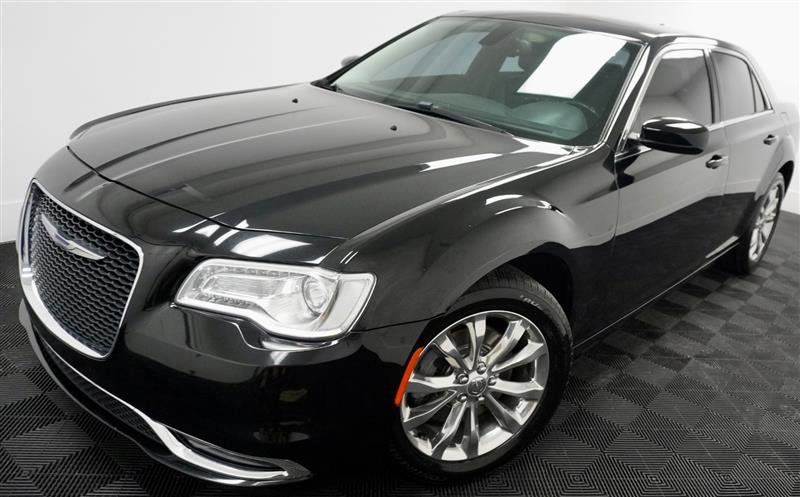 Used 2016 Chrysler 300 Limited w/ Driver Convenience Group image 2