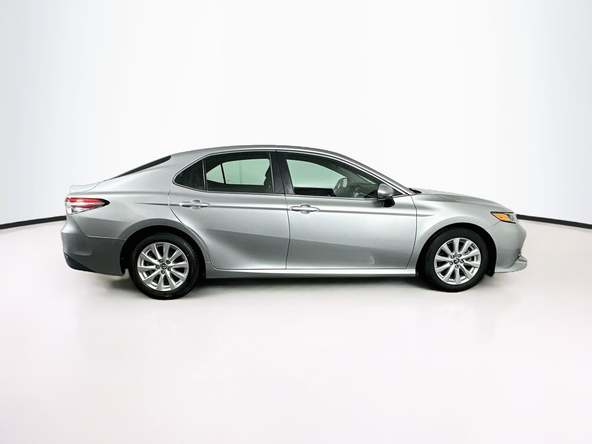 Used 2018 Toyota Camry LE FWD image 10