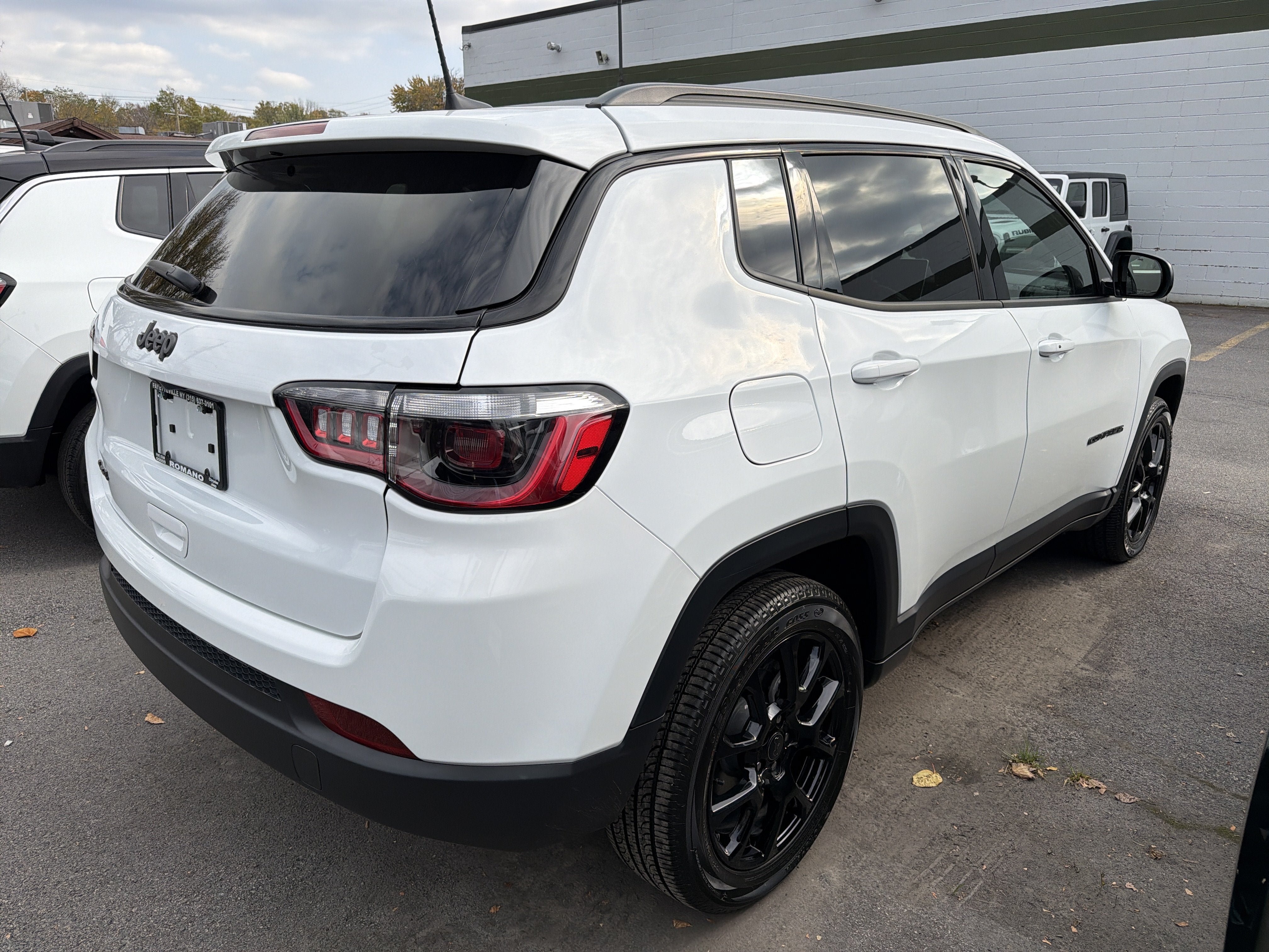 Used 2026 Jeep Compass Latitude AWD/4WD image 7
