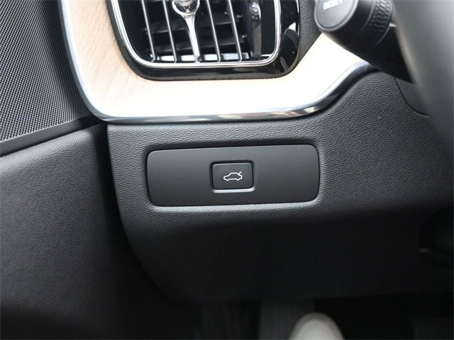 New 2026 Volvo XC60 B5 Core w/ Climate Package image 28