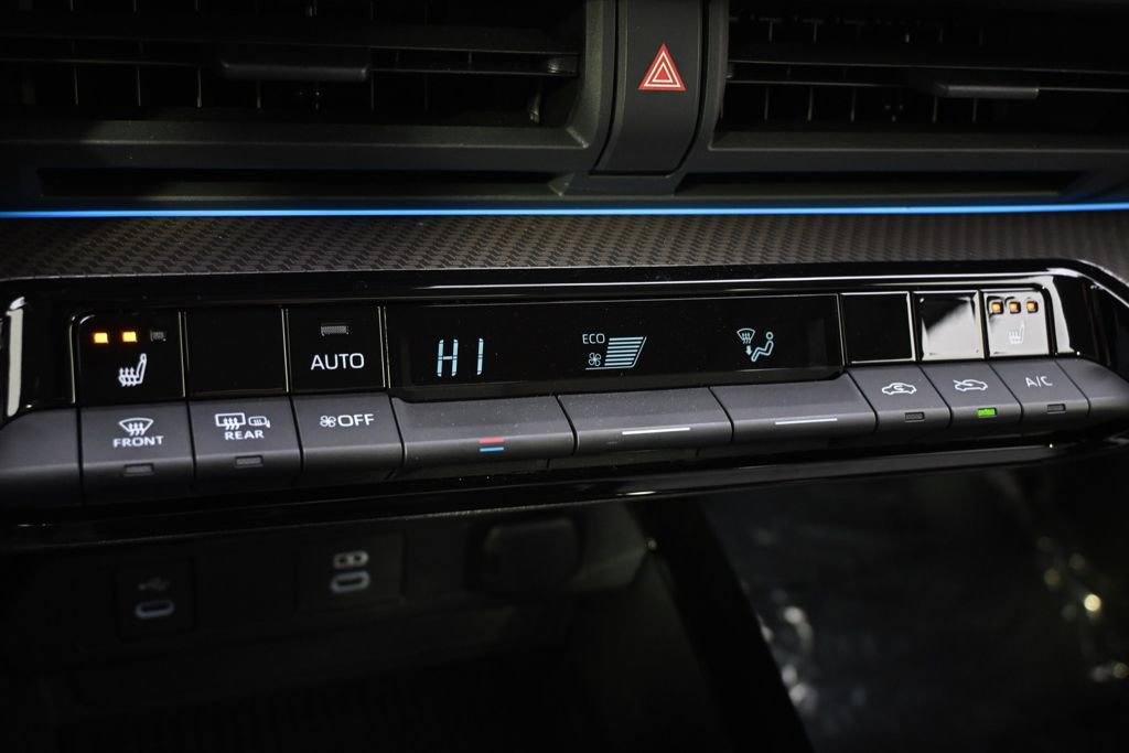 Used 2024 Toyota Prius XLE image 30