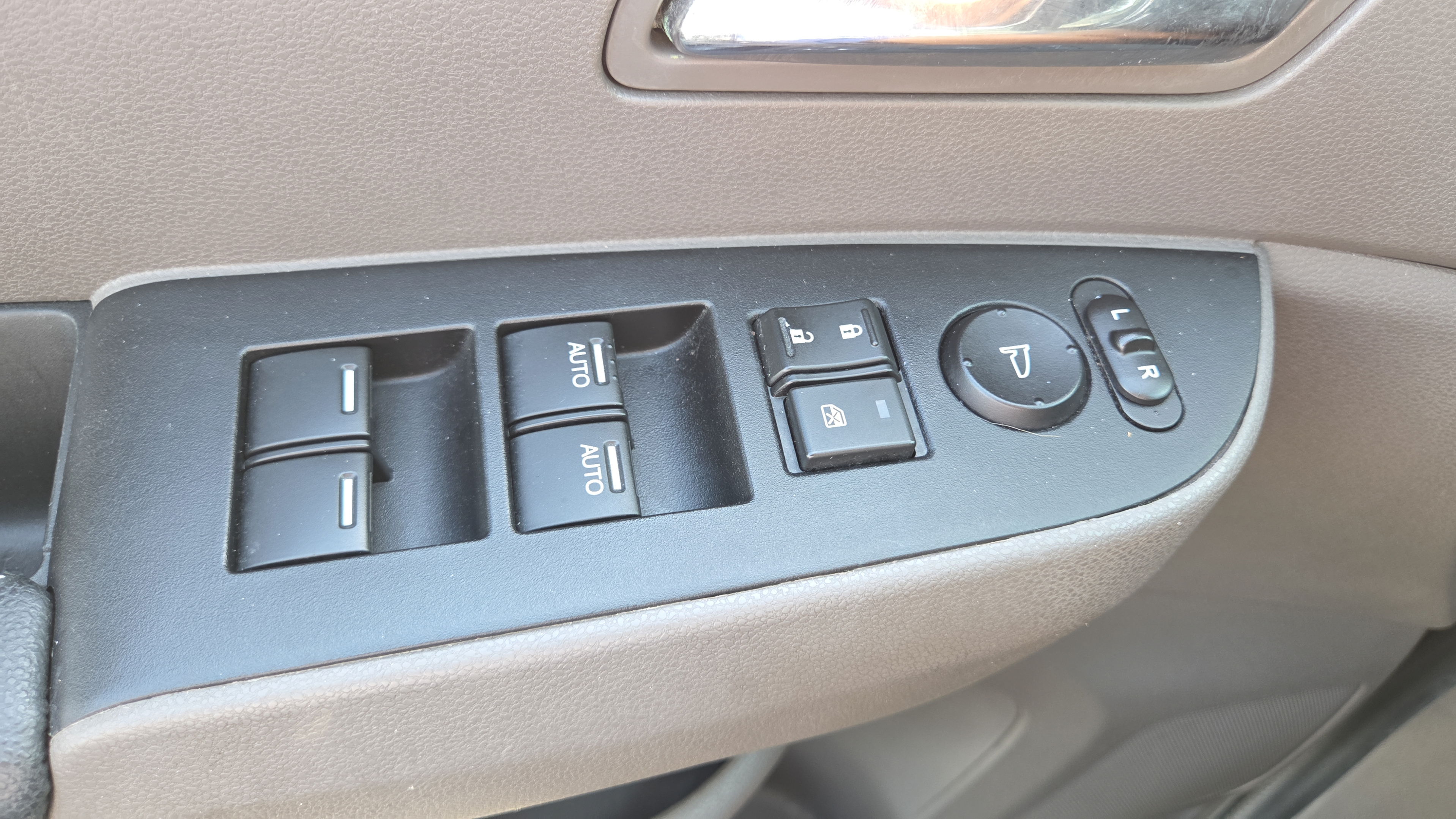 Used 2015 Honda Odyssey EX-L image 35