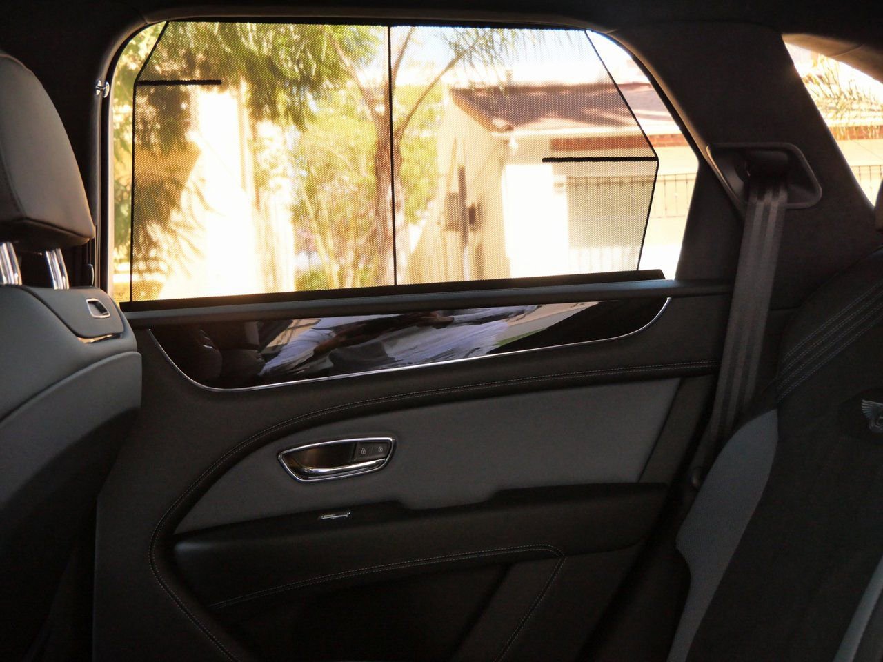 Used 2025 Bentley Bentayga image 17