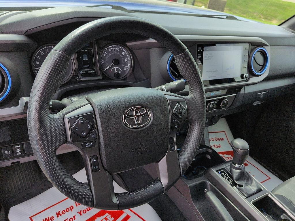Used 2022 Toyota Tacoma TRD Off-Road AWD/4WD image 9