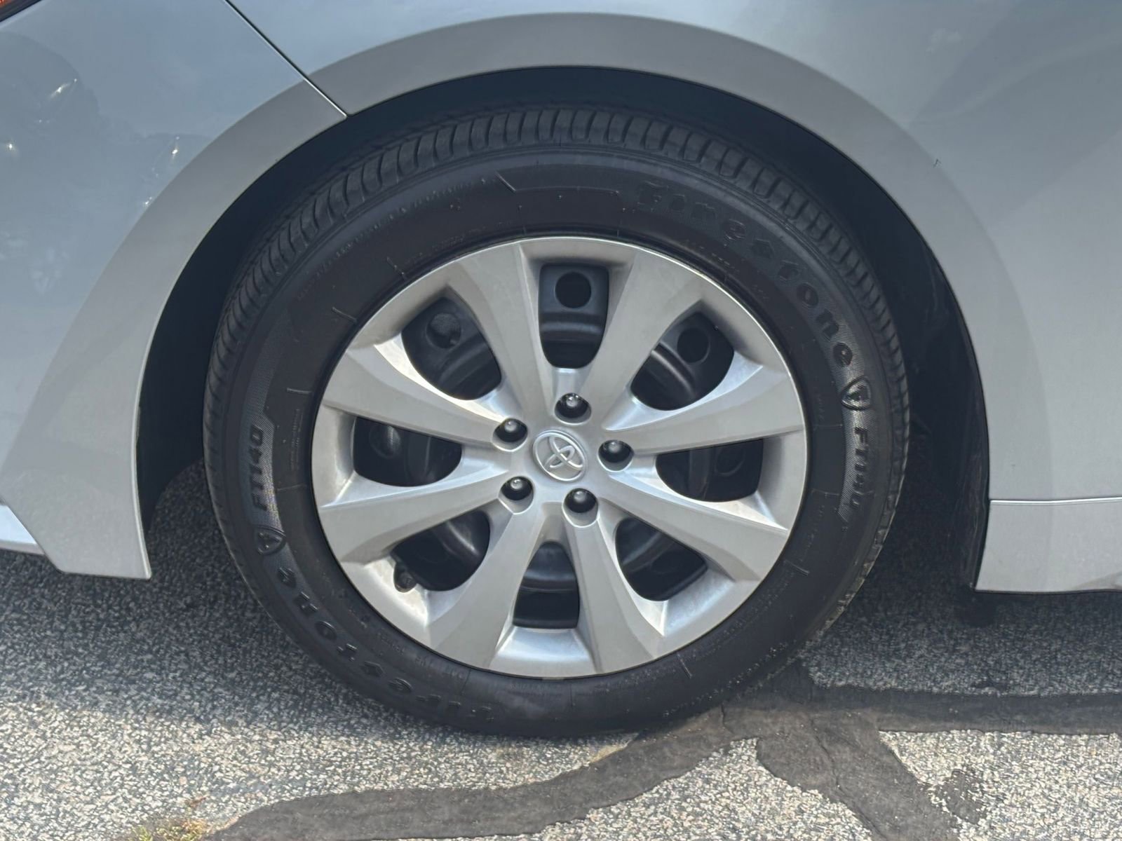 Used 2025 Toyota Corolla LE image 29