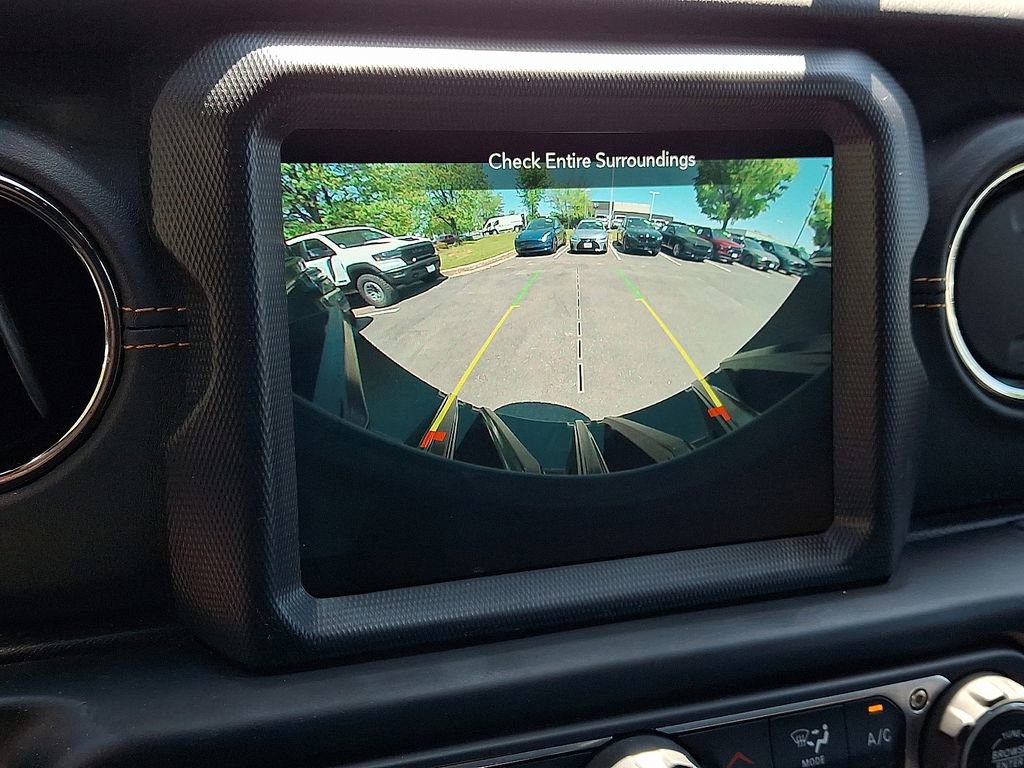 Used 2021 Jeep Wrangler Unlimited Sahara AWD/4WD image 16