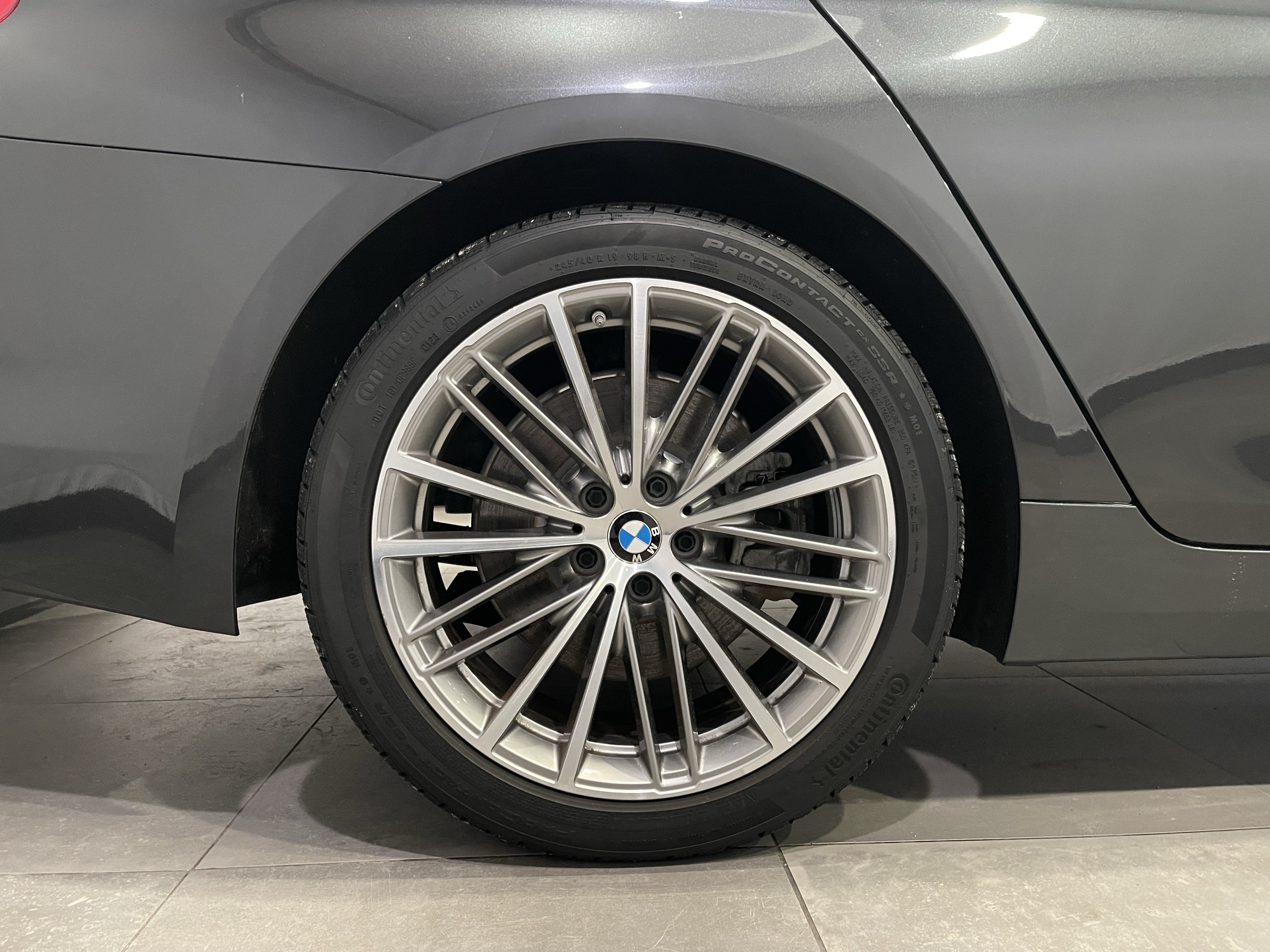 Used 2019 BMW 540i xDrive w/ Convenience Package AWD/4WD image 9