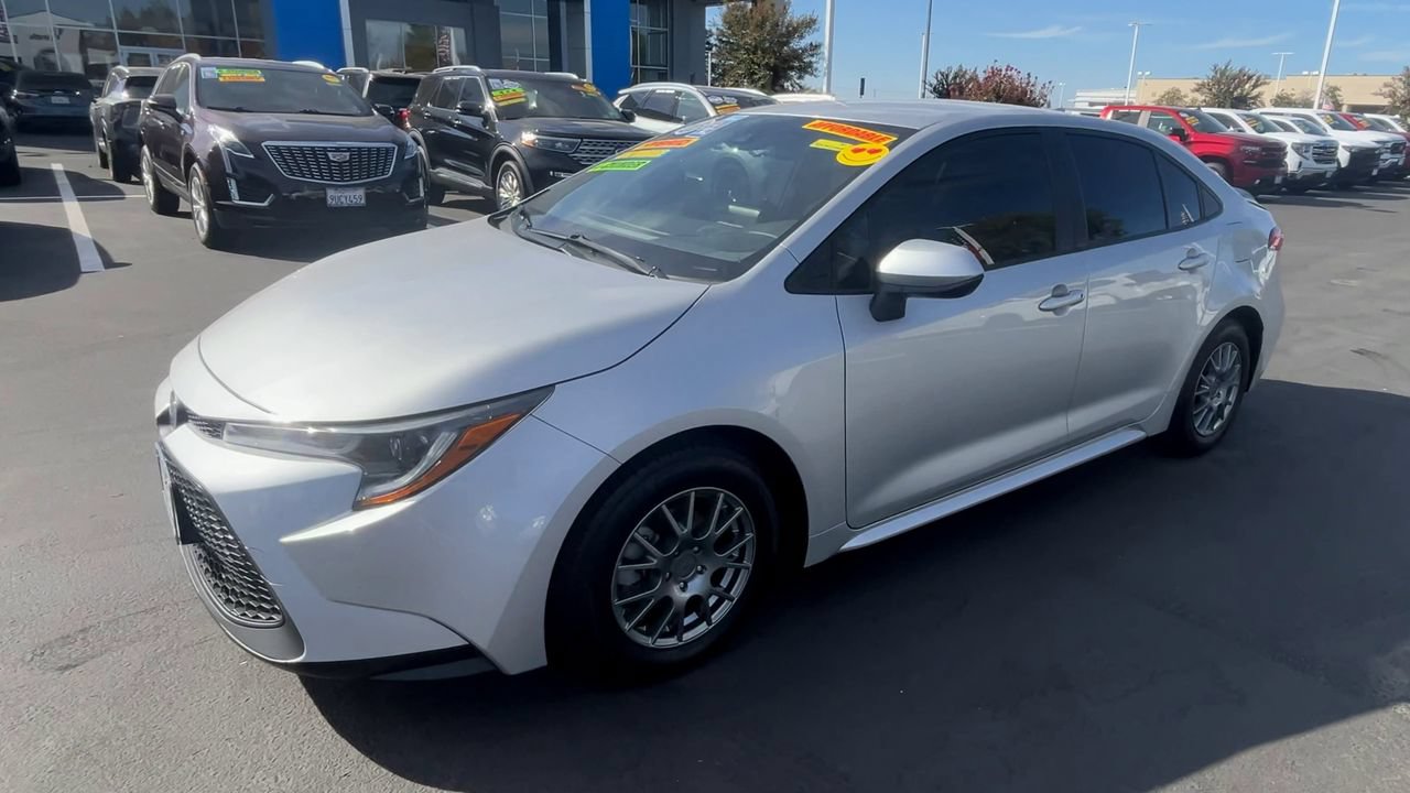 Used 2022 Toyota Corolla LE FWD image 3