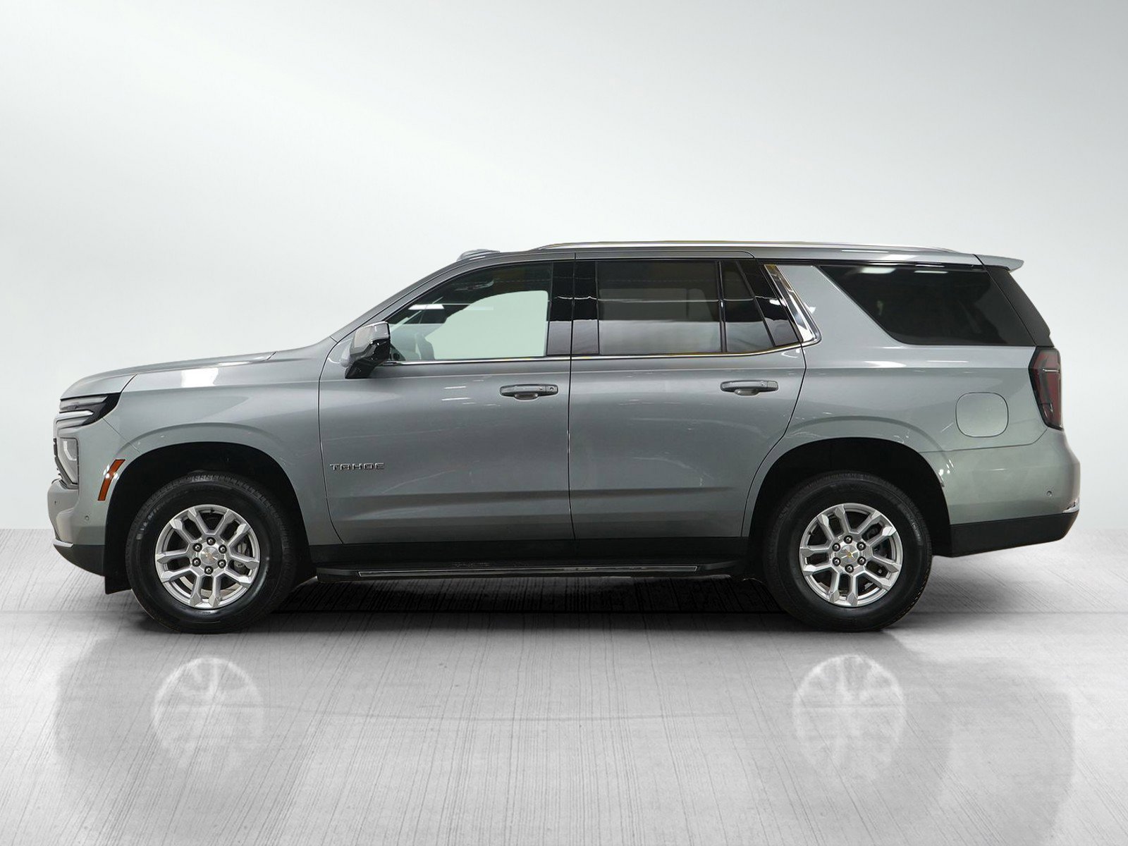 Used 2025 Chevrolet Tahoe LT AWD/4WD image 2
