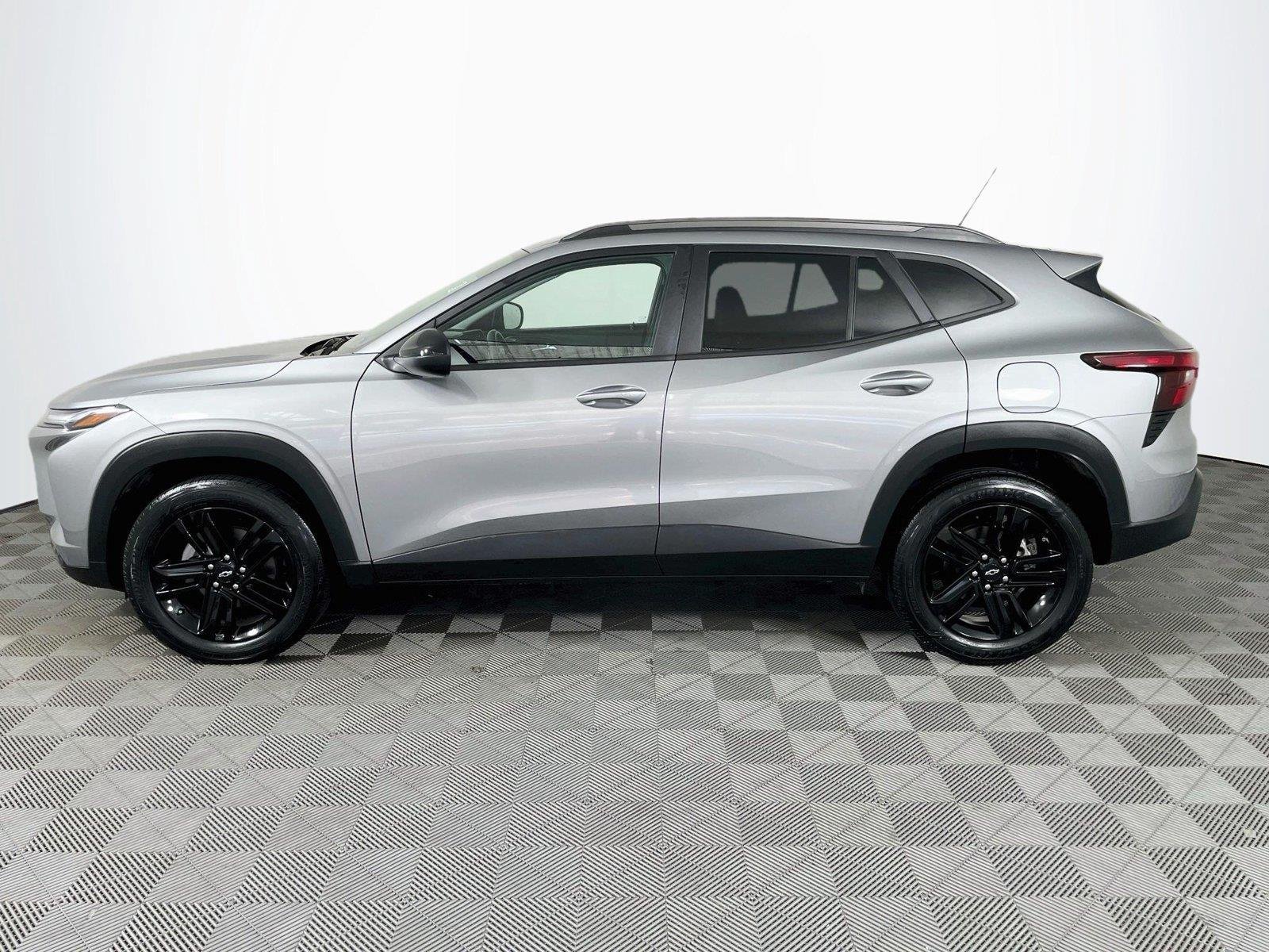 Certified 2024 Chevrolet Trax ACTIV w/ Driver Confidence Package FWD image 4
