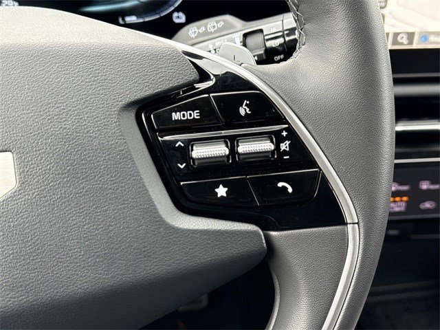 Certified 2025 Kia Niro SX Touring image 24