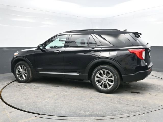 Used 2022 Ford Explorer XLT w/ Equipment Group 202A image 4