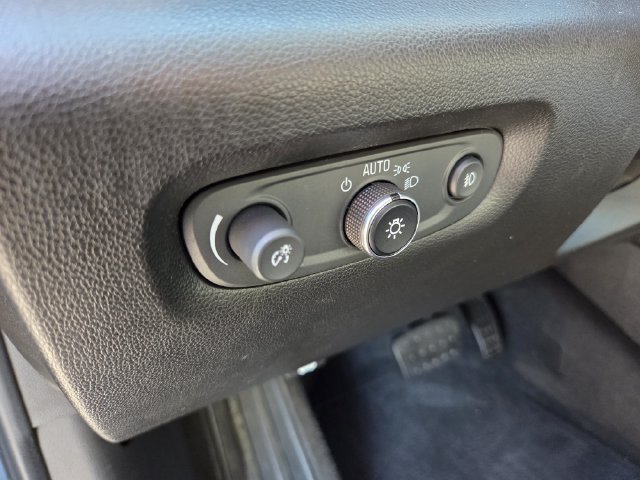 Used 2020 Chevrolet Traverse LT FWD image 24