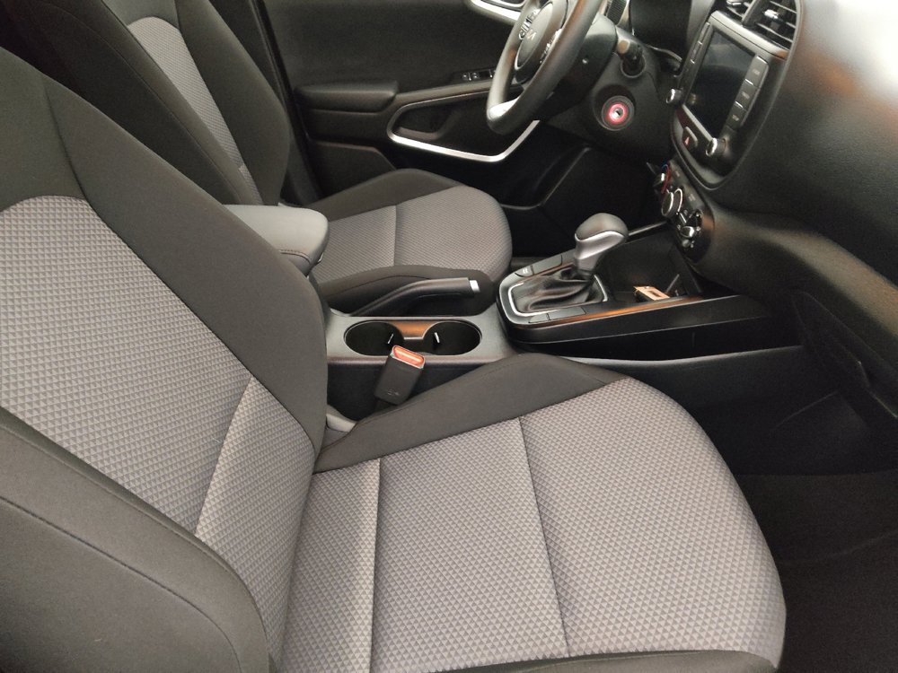 Used 2025 Kia Soul LX w/ LX Technology Package FWD image 21
