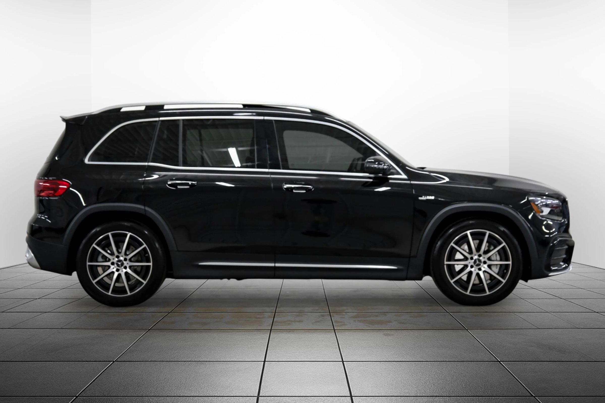 Used 2024 Mercedes-Benz GLB 35 AMG 4MATIC image 8