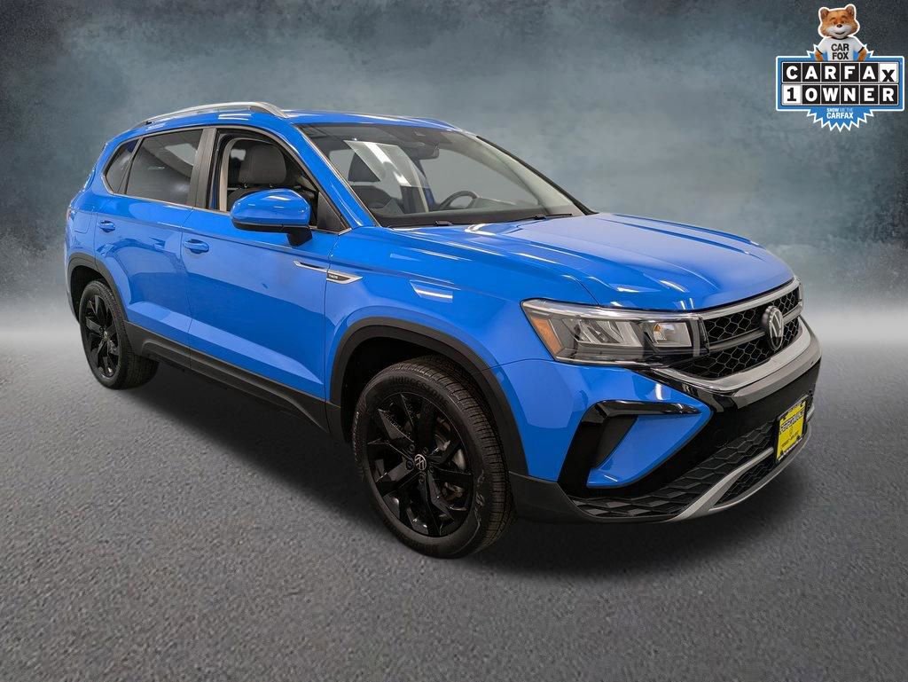 Used 2023 Volkswagen Taos SE w/ Panoramic Sunroof Package image 3