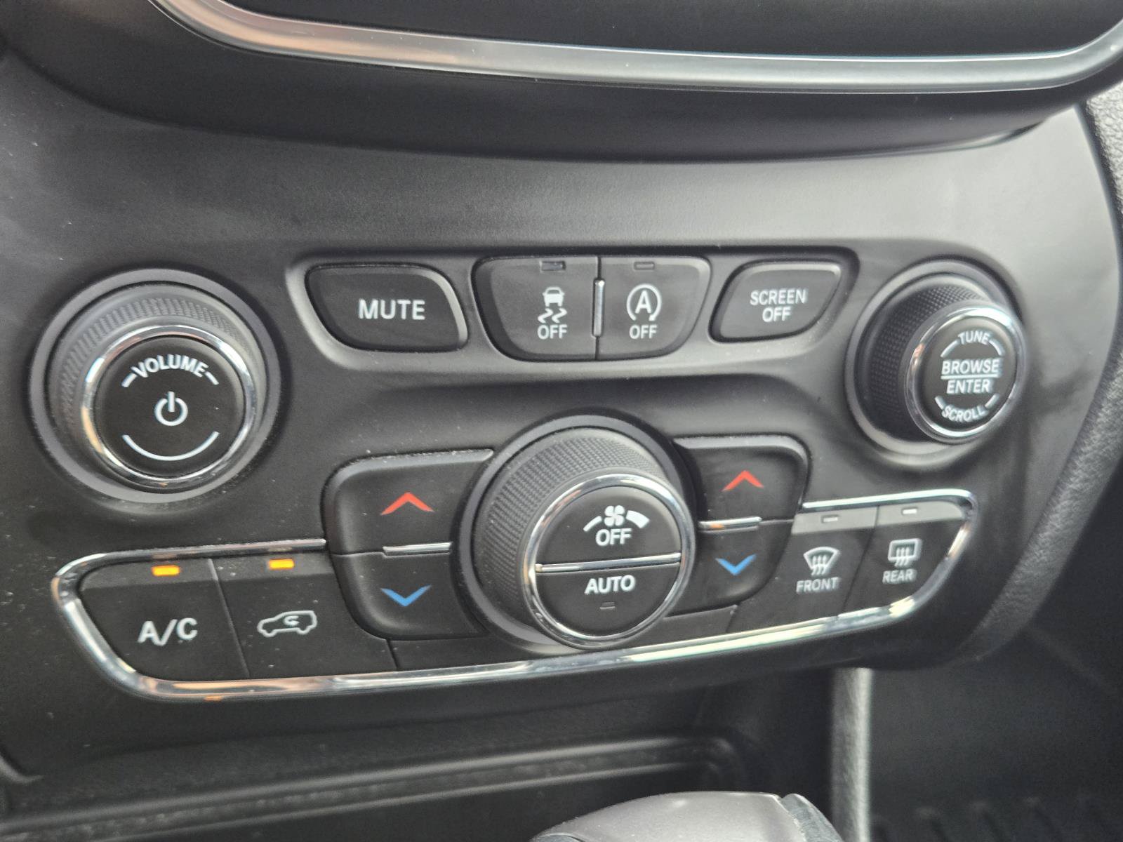 Used 2022 Jeep Cherokee Latitude Lux FWD image 27