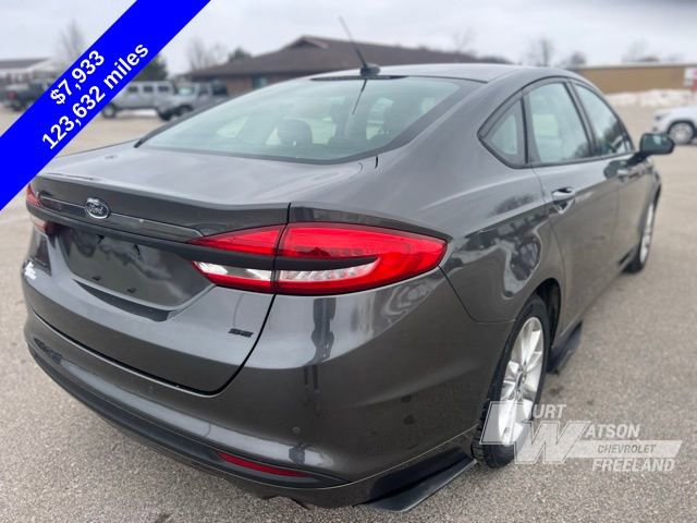 Used 2017 Ford Fusion SE w/ Fusion SE Technology Package image 6