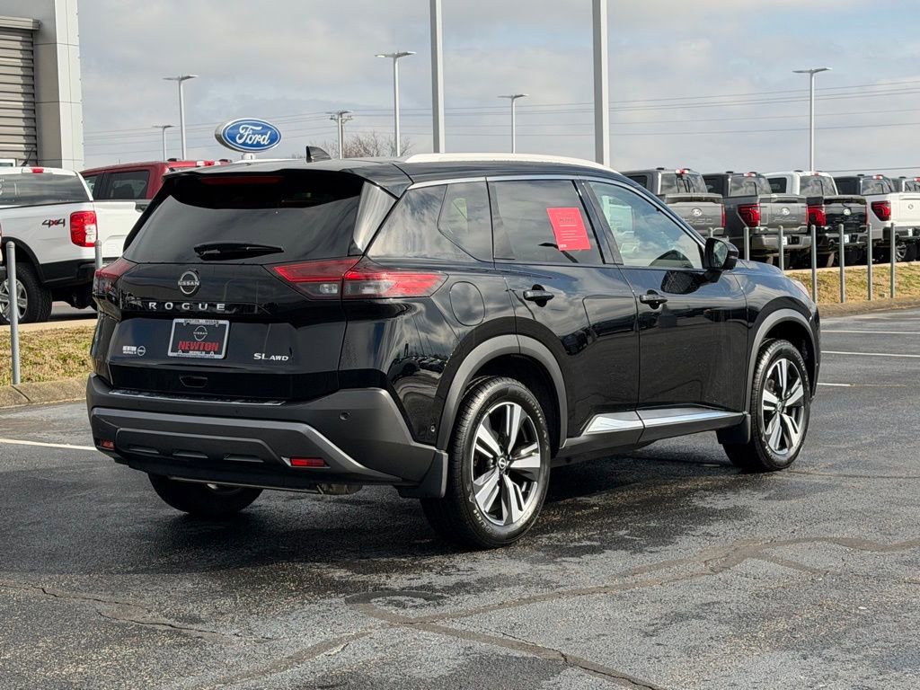 Used 2023 Nissan Rogue SL w/ SL Premium Package image 5