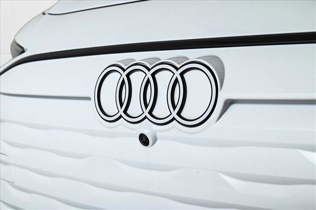New 2025 Audi A6 e-tron Premium Plus image 3