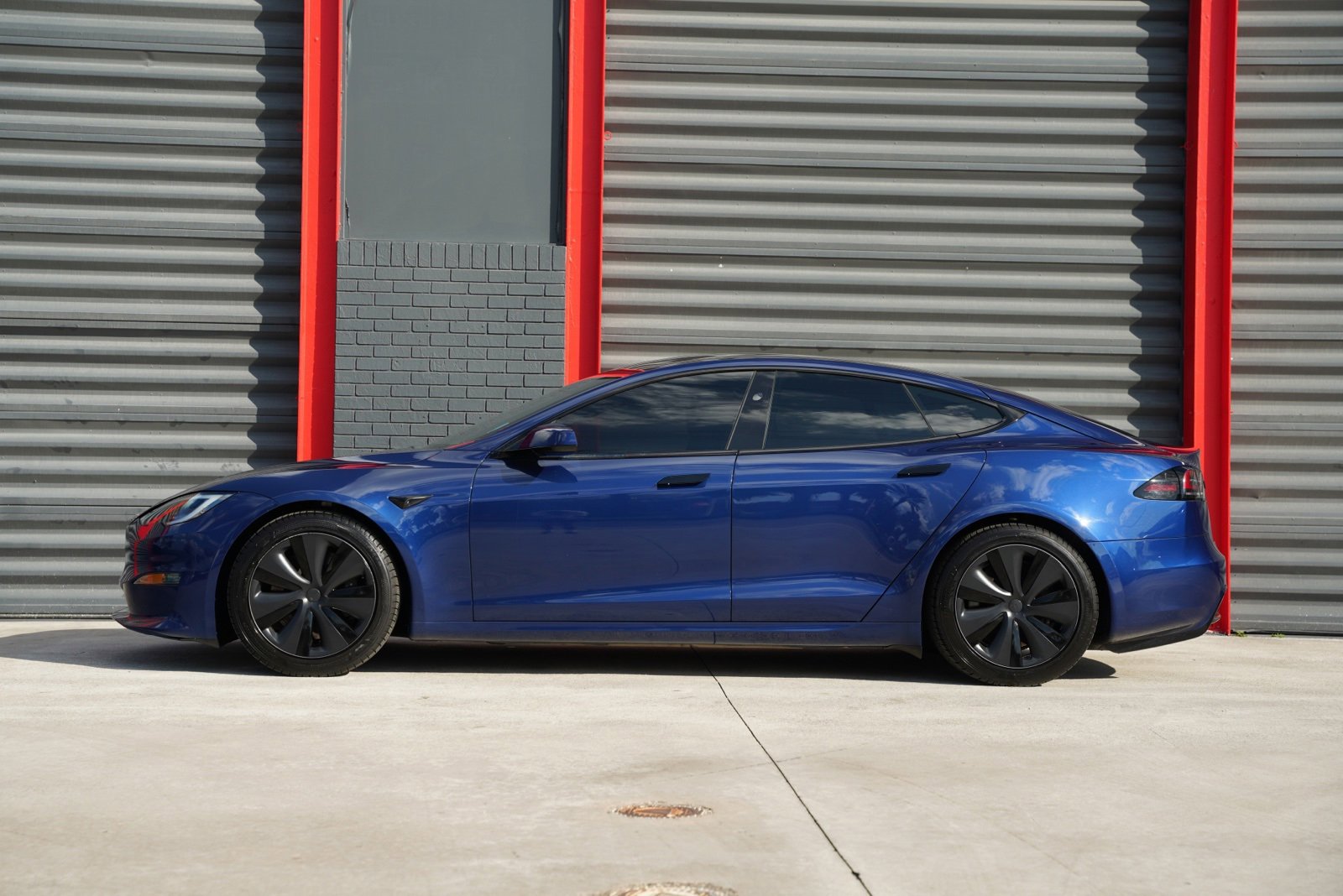 Used 2023 Tesla Model S Standard Range image 6