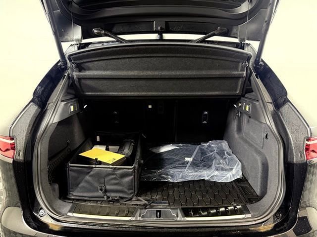 New 2025 Jaguar F-PACE R-Dynamic S image 17