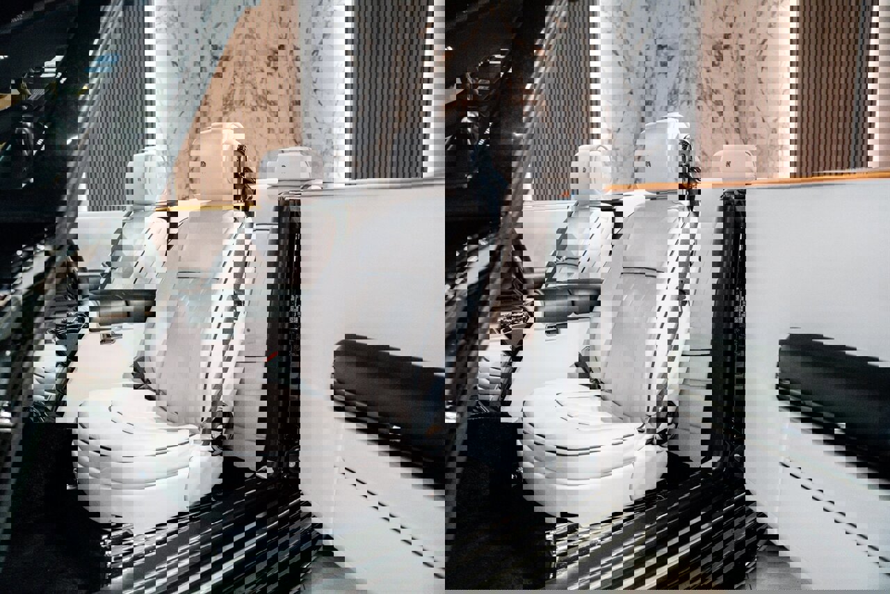 Used 2015 Rolls-Royce Phantom Drophead Coupe image 19