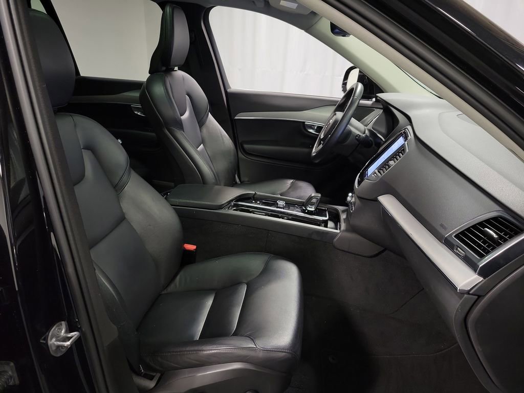 Used 2023 Volvo XC90 B5 Core AWD/4WD image 28