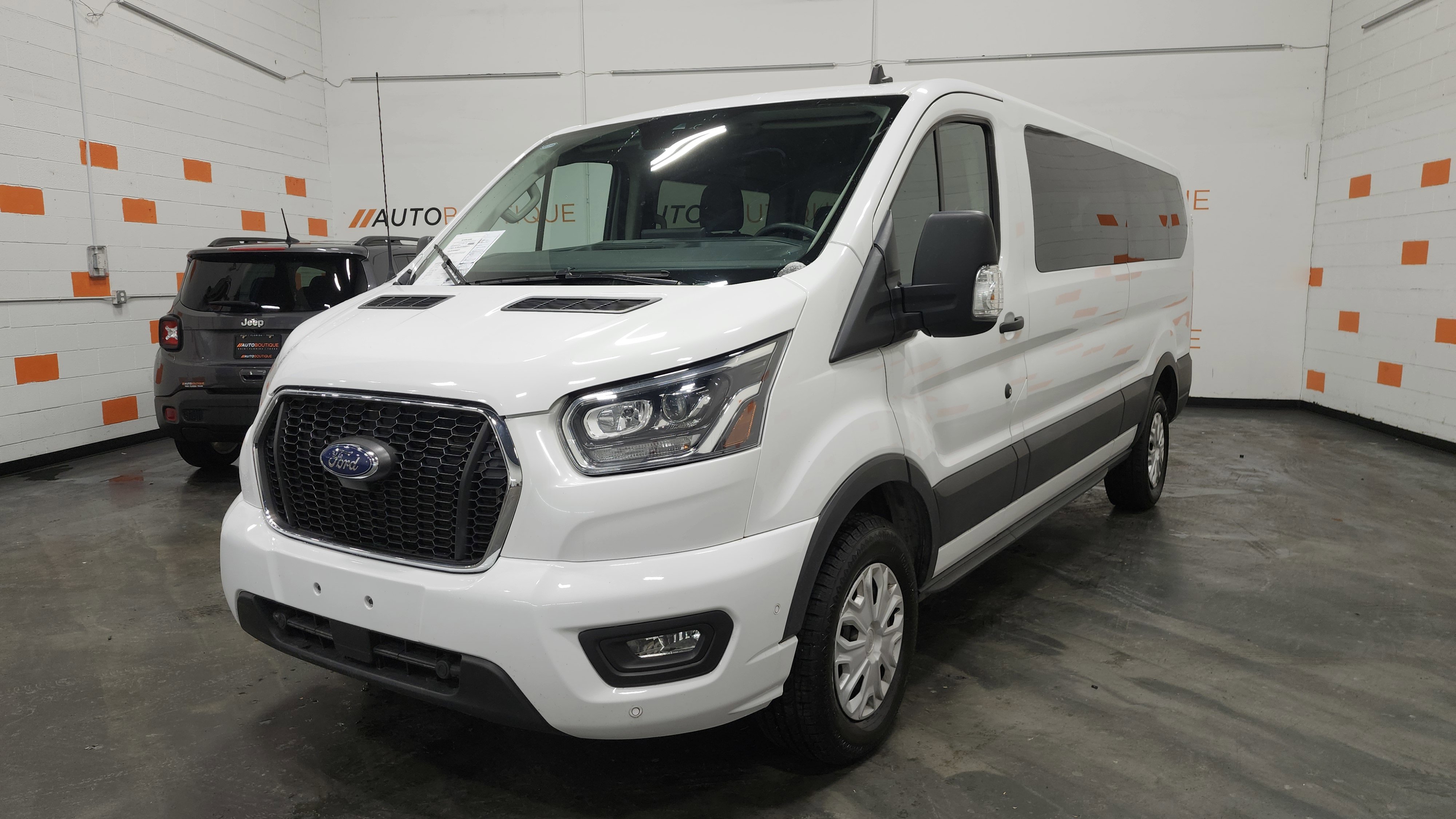 Used 2023 Ford Transit 350 XLT image 13