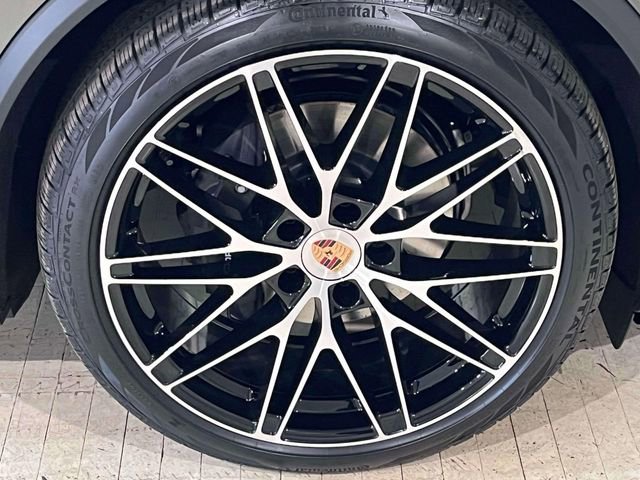 New 2026 Porsche Macan 4 Electric image 15