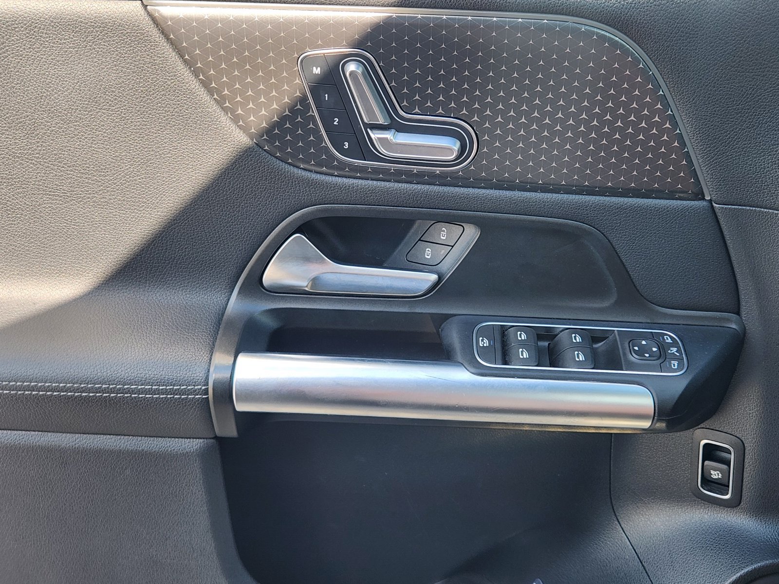 Used 2025 Mercedes-Benz GLA 250 image 25
