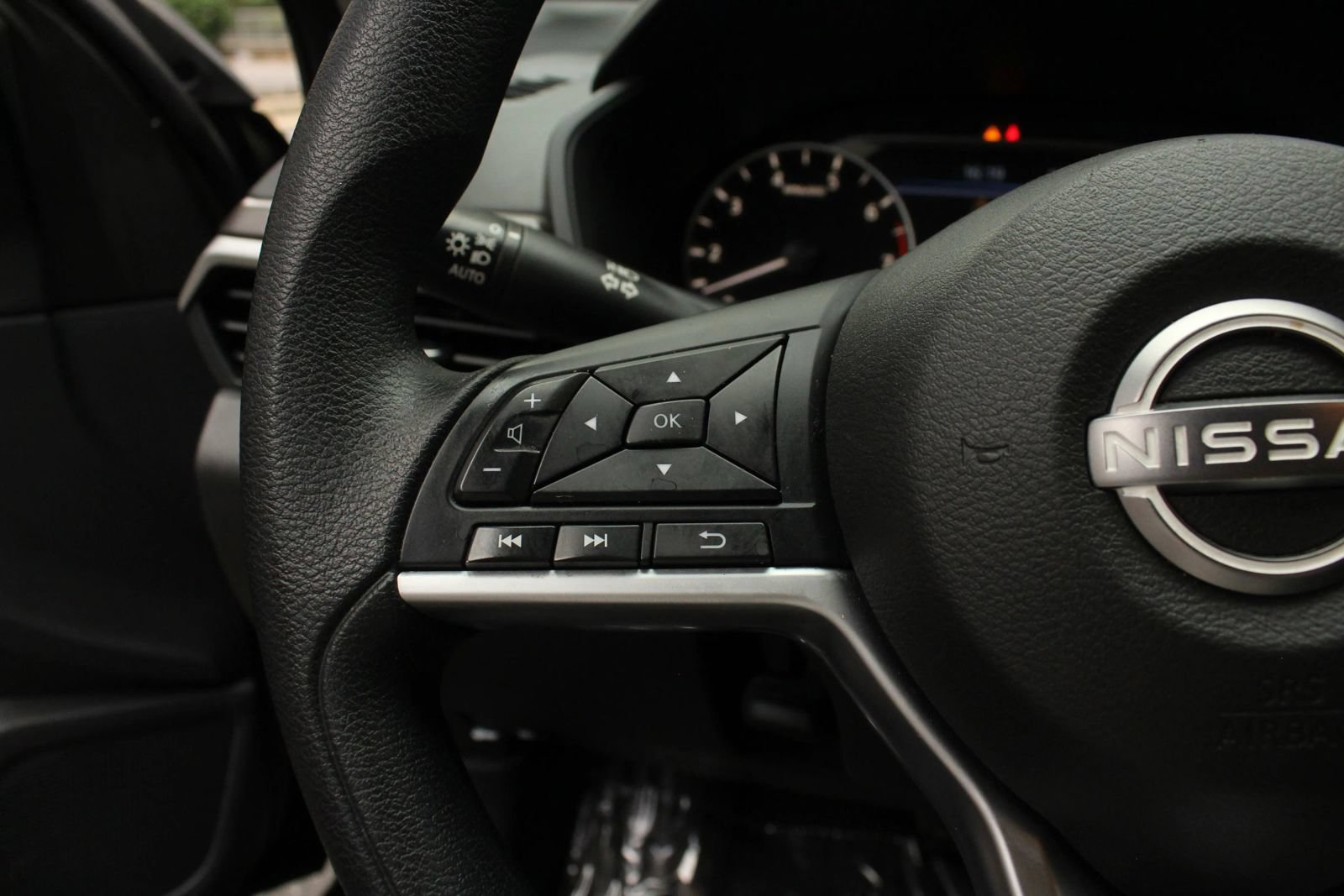 Used 2024 Nissan Altima 2.5 SV AWD/4WD image 30