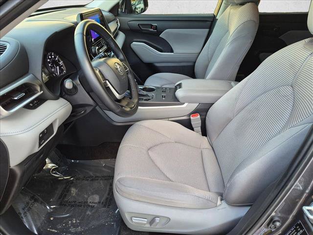 Certified 2024 Toyota Highlander LE FWD image 14