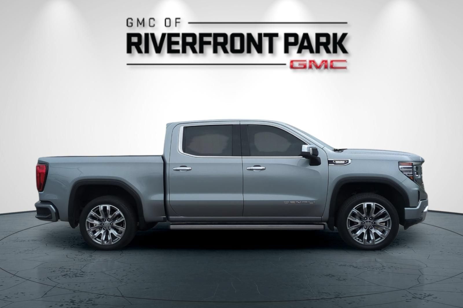 Used 2024 GMC Sierra 1500 Denali w/ Denali Reserve Package AWD/4WD image 3