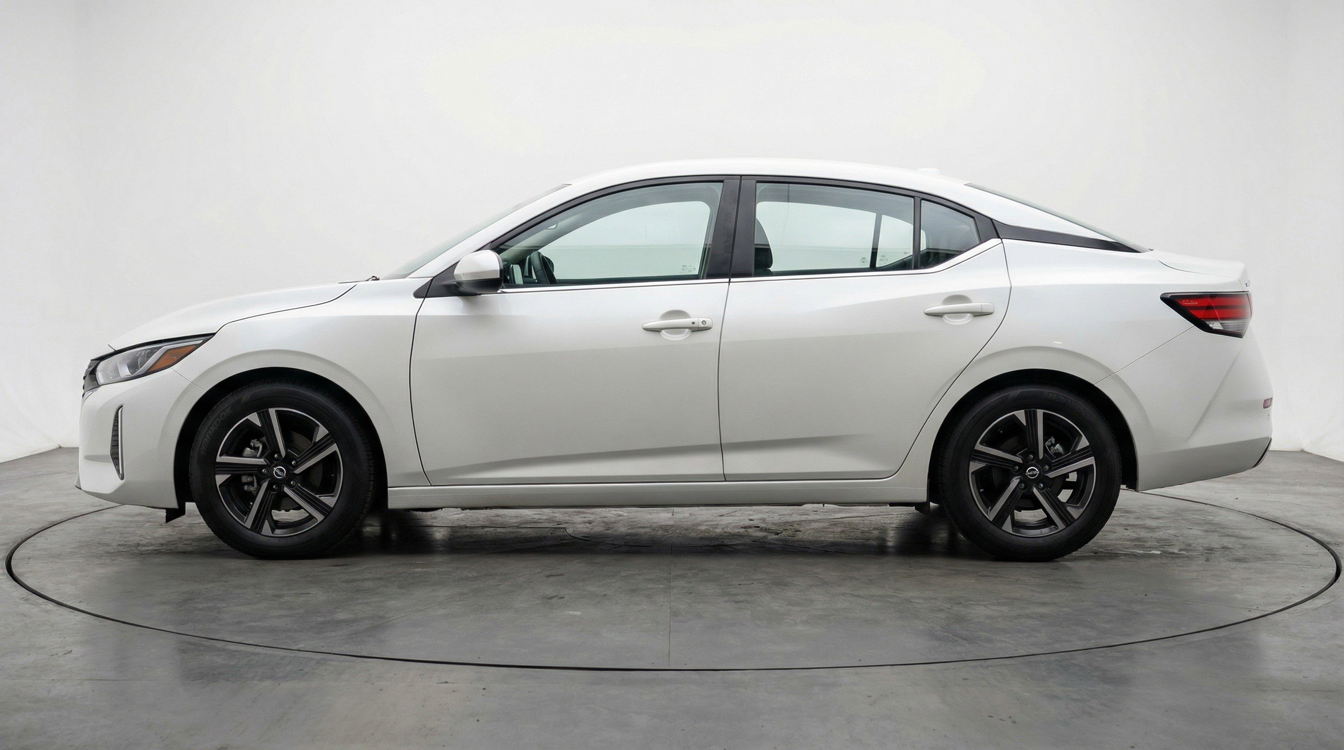Used 2025 Nissan Sentra SV FWD image 5