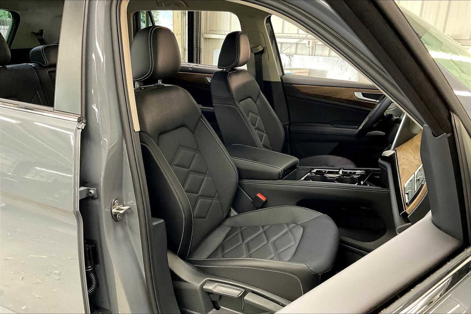 New 2025 Volkswagen Atlas SE image 30