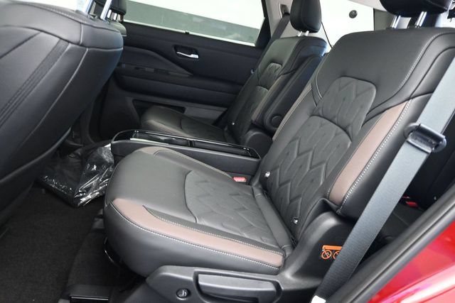 Used 2026 Nissan Pathfinder Platinum FWD image 23