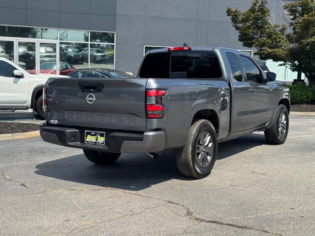 Certified 2025 Nissan Frontier SV RWD image 3