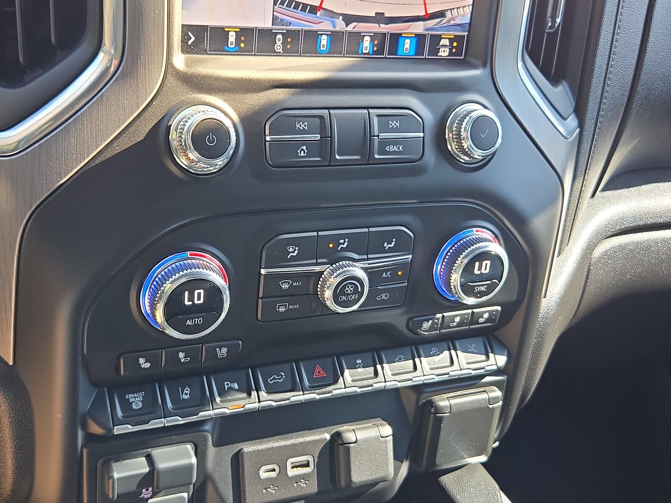 Used 2023 GMC Sierra 3500 Denali w/ Denali Ultimate Package AWD/4WD image 17