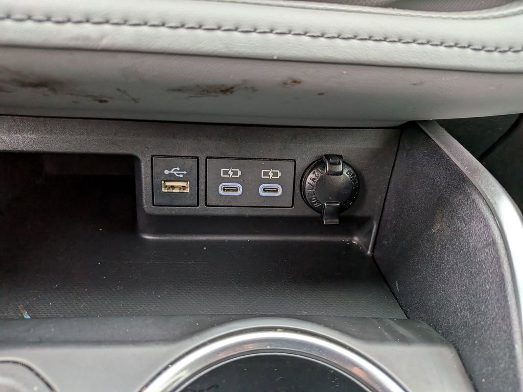 Used 2023 Toyota Highlander LE FWD image 27
