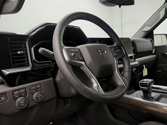 Used 2026 Chevrolet Silverado 1500 LT Trail Boss w/ LT Trail Boss Premium Package AWD/4WD image 18