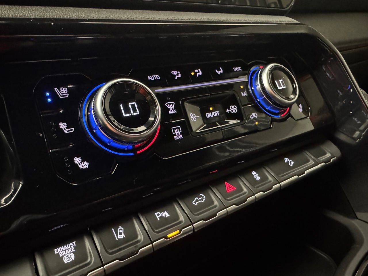 Used 2025 GMC Sierra 2500 AT4 w/ AT4 Premium Plus Package image 37