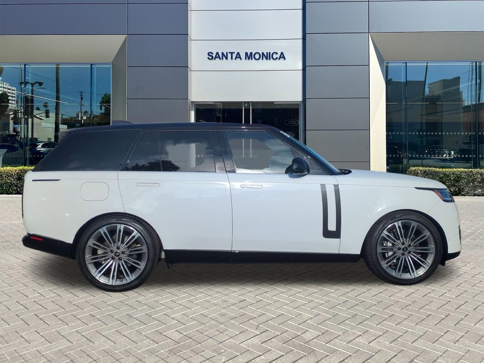 Used 2024 Land Rover Range Rover SE image 6