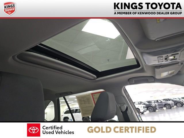 Used 2022 Toyota RAV4 XLE w/ Convenience Package image 8