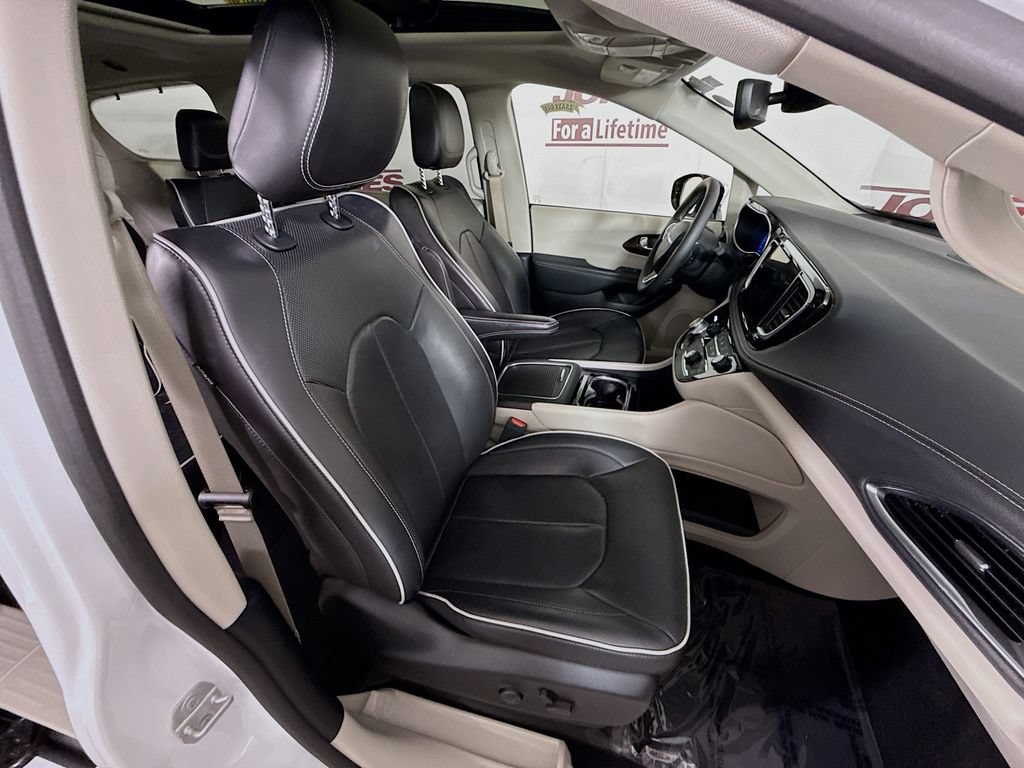 Used 2023 Chrysler Pacifica Limited AWD/4WD image 34