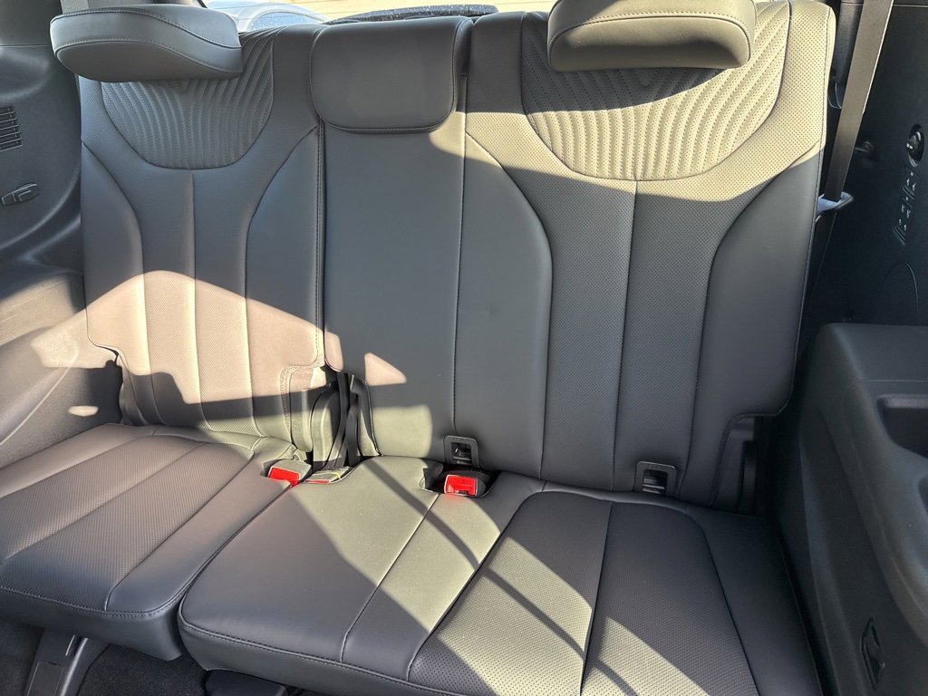 Used 2024 Hyundai Palisade Calligraphy image 13
