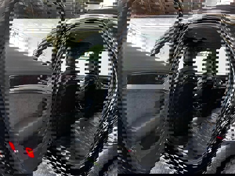 Used 2014 Audi S8 image 40