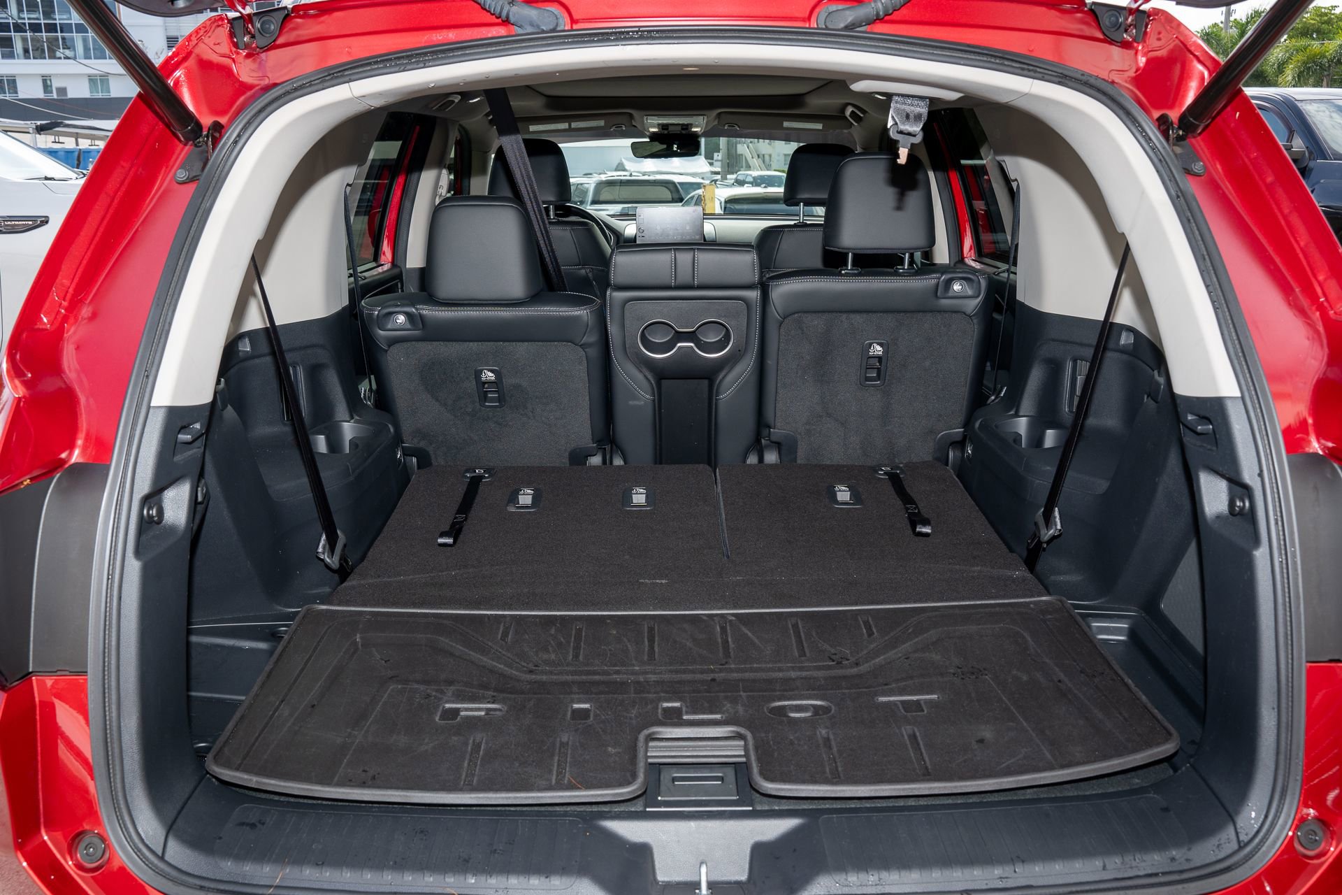 Certified 2025 Honda Pilot Touring image 10