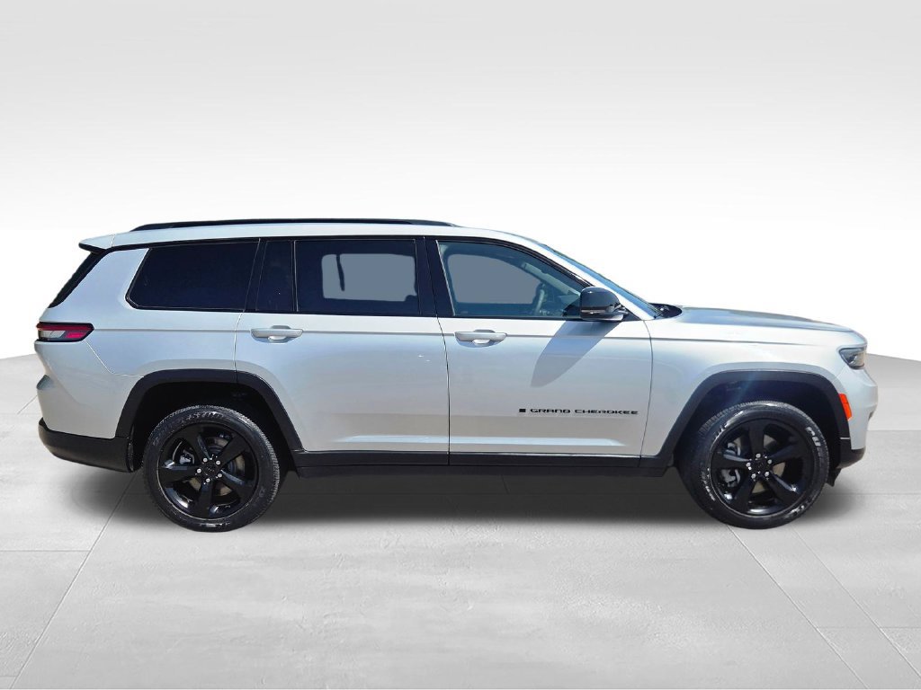 Used 2023 Jeep Grand Cherokee L Laredo AWD/4WD image 8