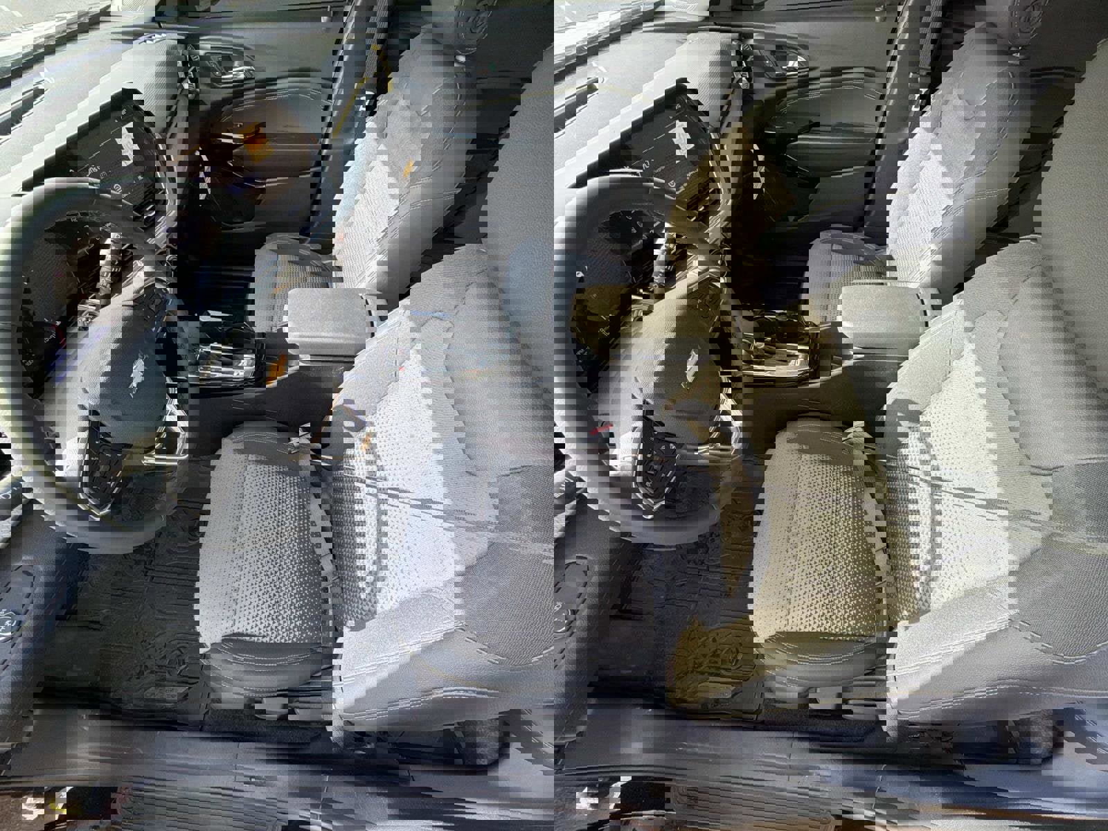 Certified 2025 Chevrolet Trax LT w/ Driver Confidence Package image 3